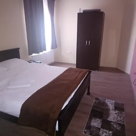 Prenociste Hrast *