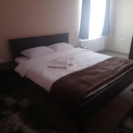 Prenociste Hrast Hostel *