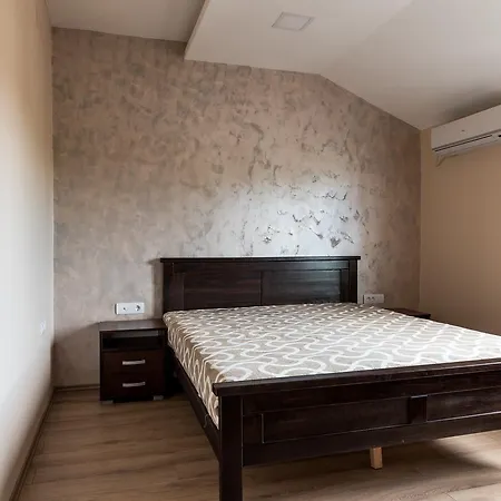 Hostel Prenociste Hrast Paracin